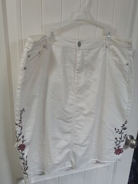 Cato White Denim Skirt with Burgundy Floral Embroidery 18W